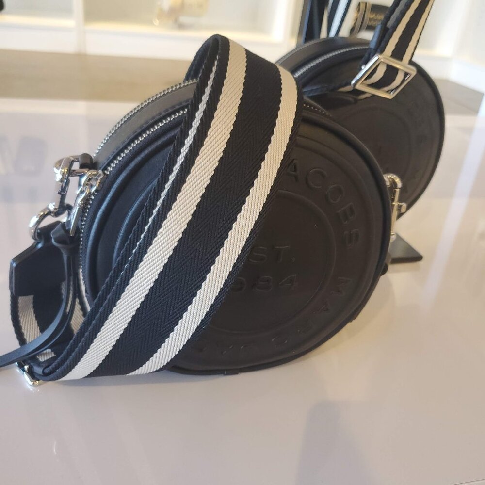 Marc Jacobs Signet Circle Crossbody bag
